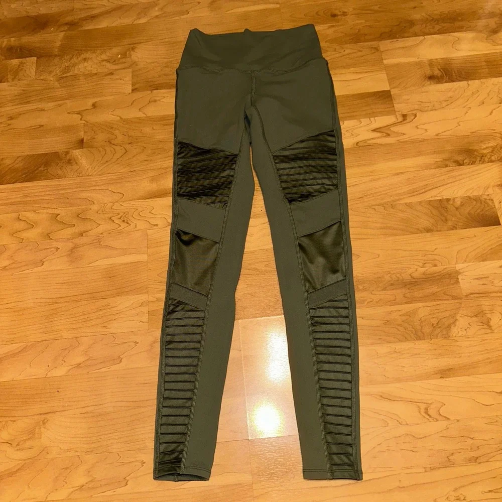 ALO Yoga Moto Leggings Olive Green‎ Ribbed Panels High Waist Athletic Womens